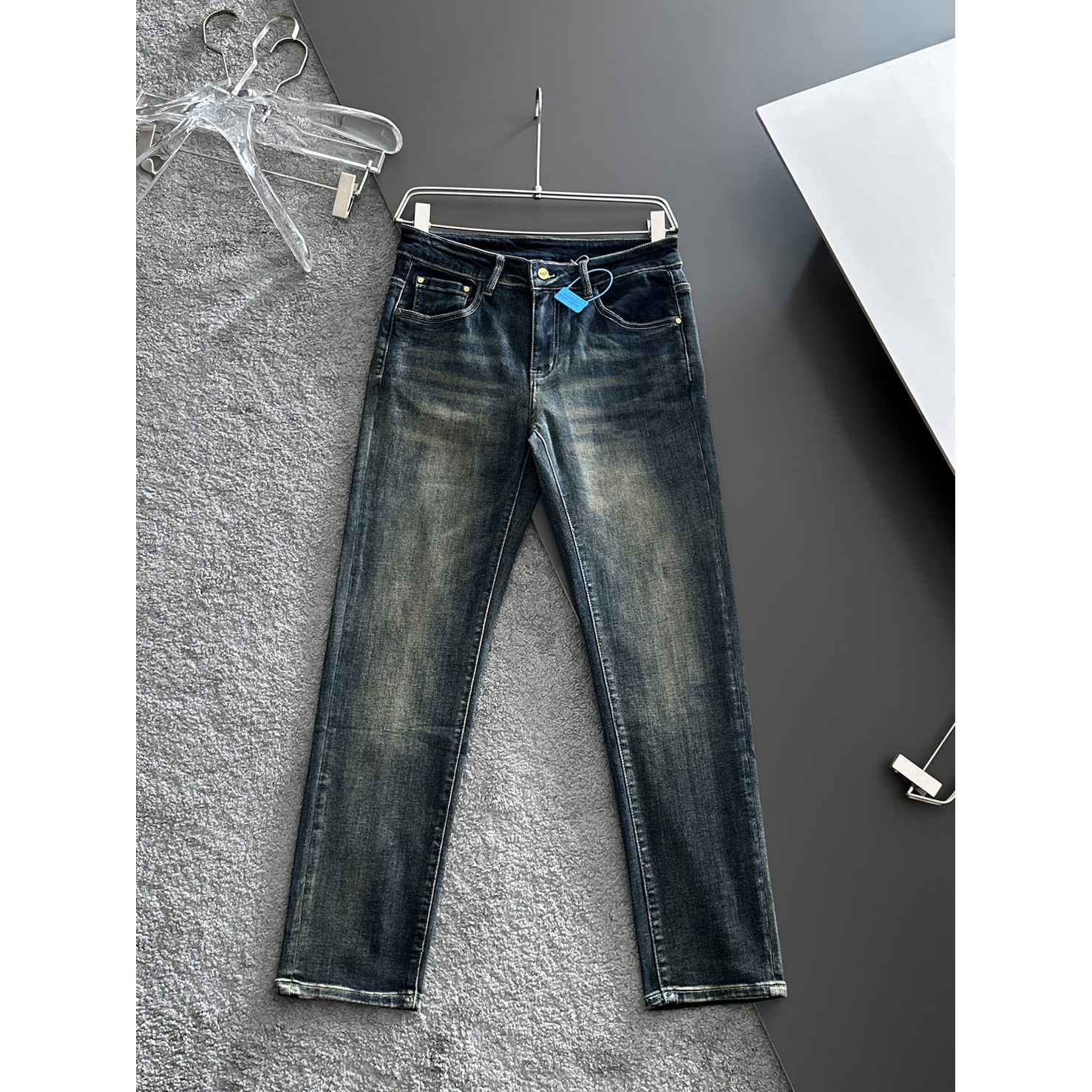 <p>Giorgio_Armani 高品质牛仔裤</p>