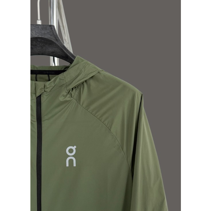<p>On Weather Jacket Insulated 輕量外套</p>