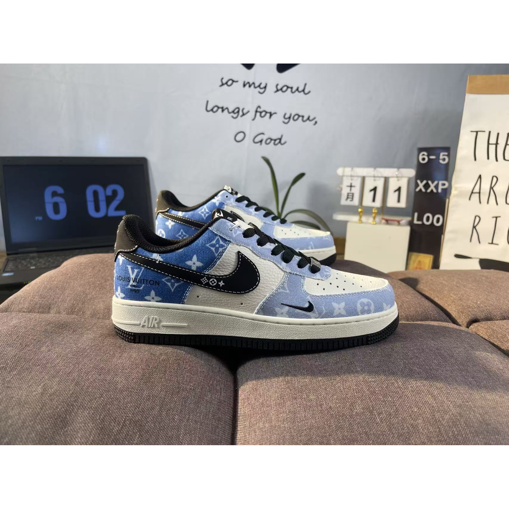 <p>Nike Air Force 1 x Louis Vuitton 联名定制款</p>