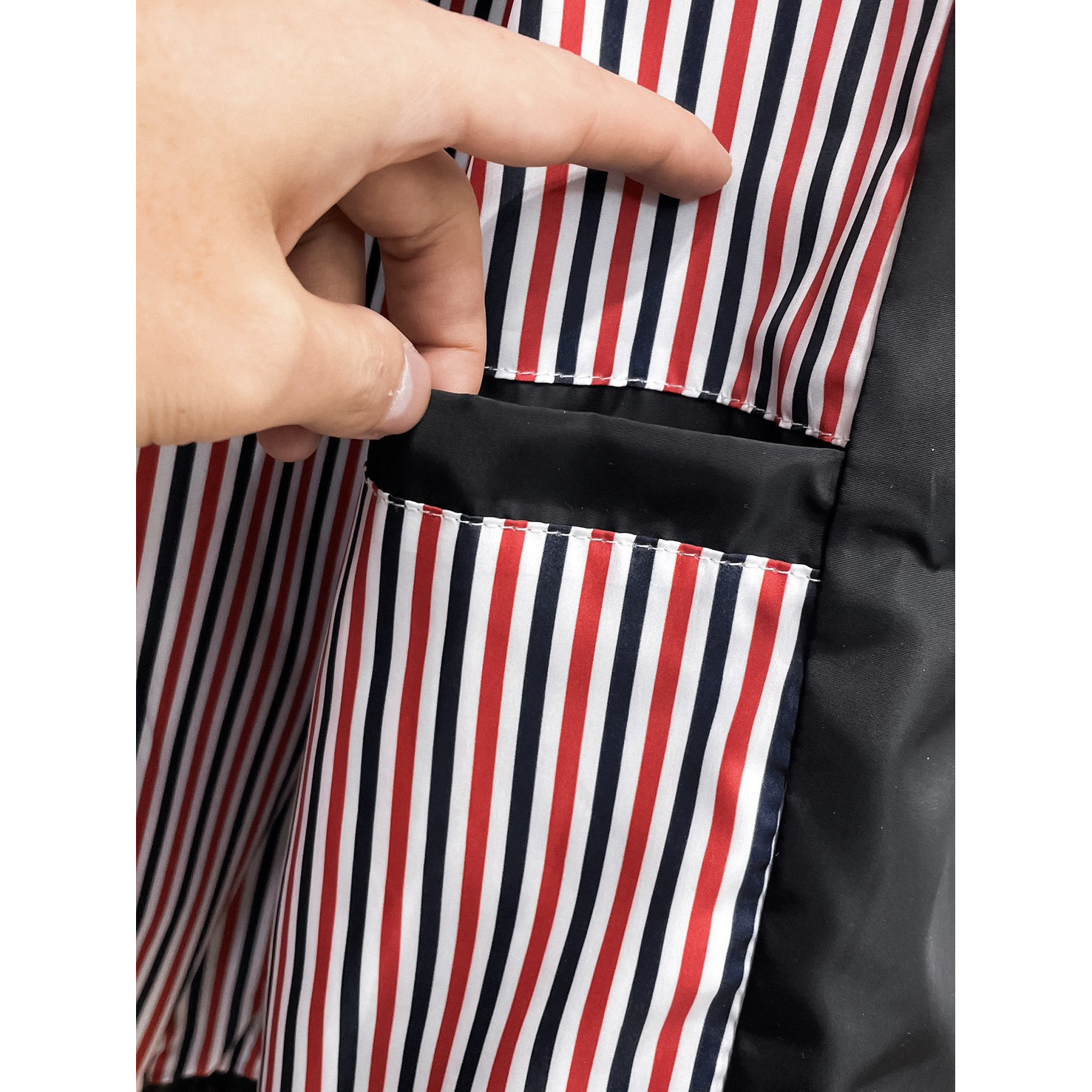 <p>Thom Browne 男士夹克外套(黑)</p>