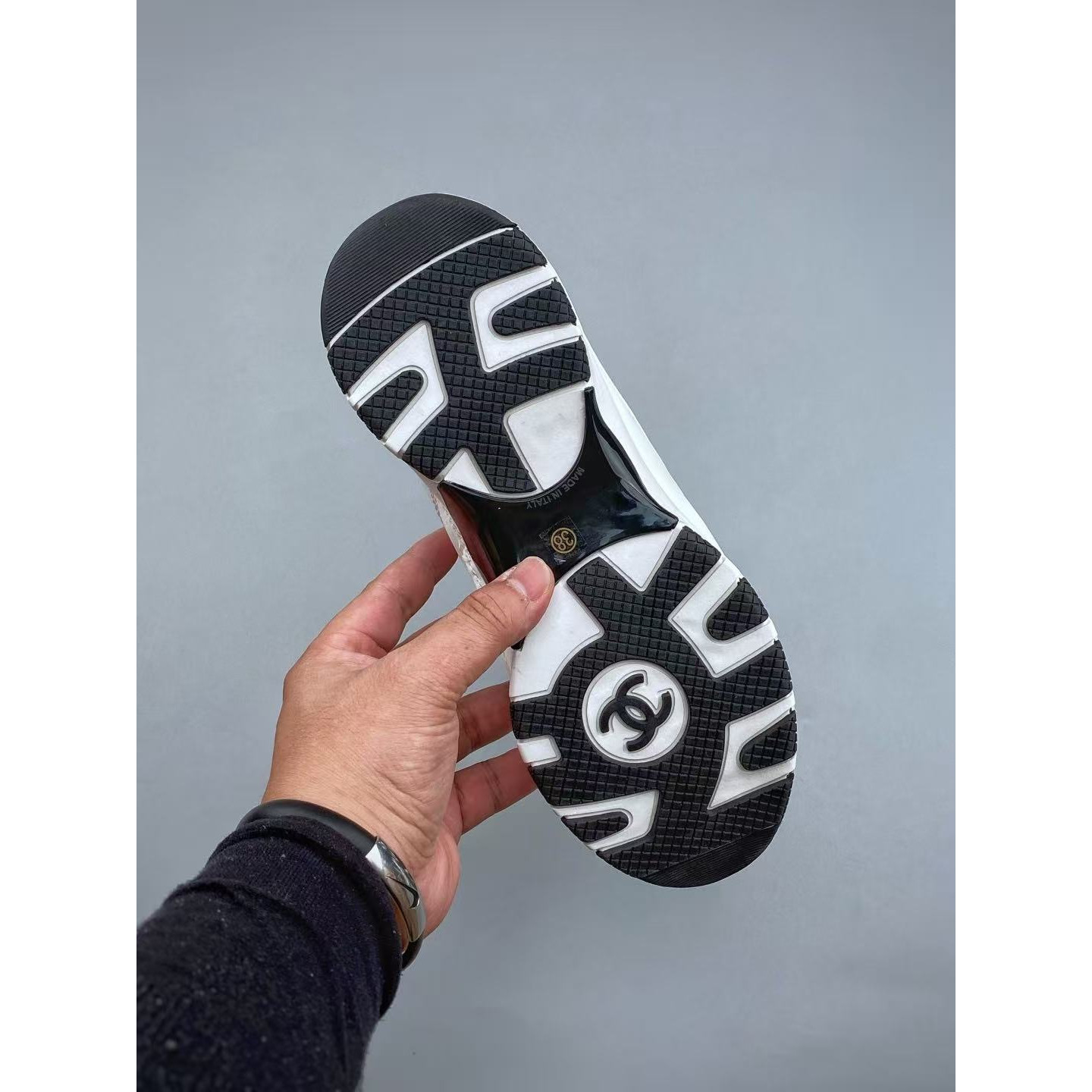 <p>Chanel 休闲鞋(白)</p>