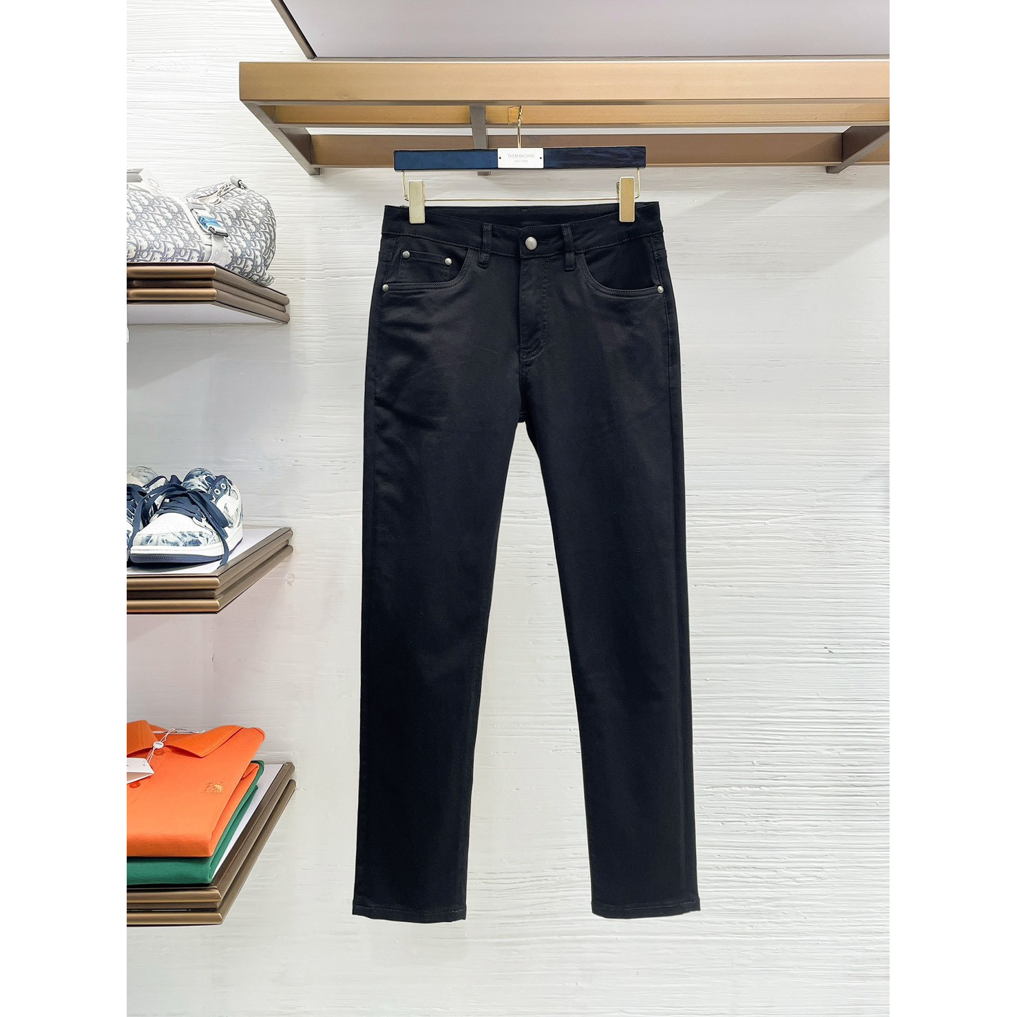 <p>LOEWE&nbsp;高端牛仔裤(黑)</p>