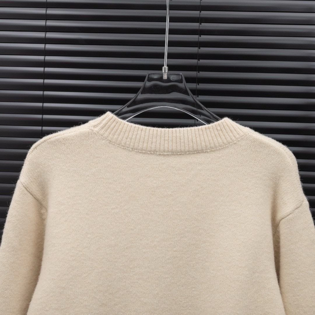 <p>BURBERRY&nbsp;战马 LOGO长袖毛衣(膚色)</p>
