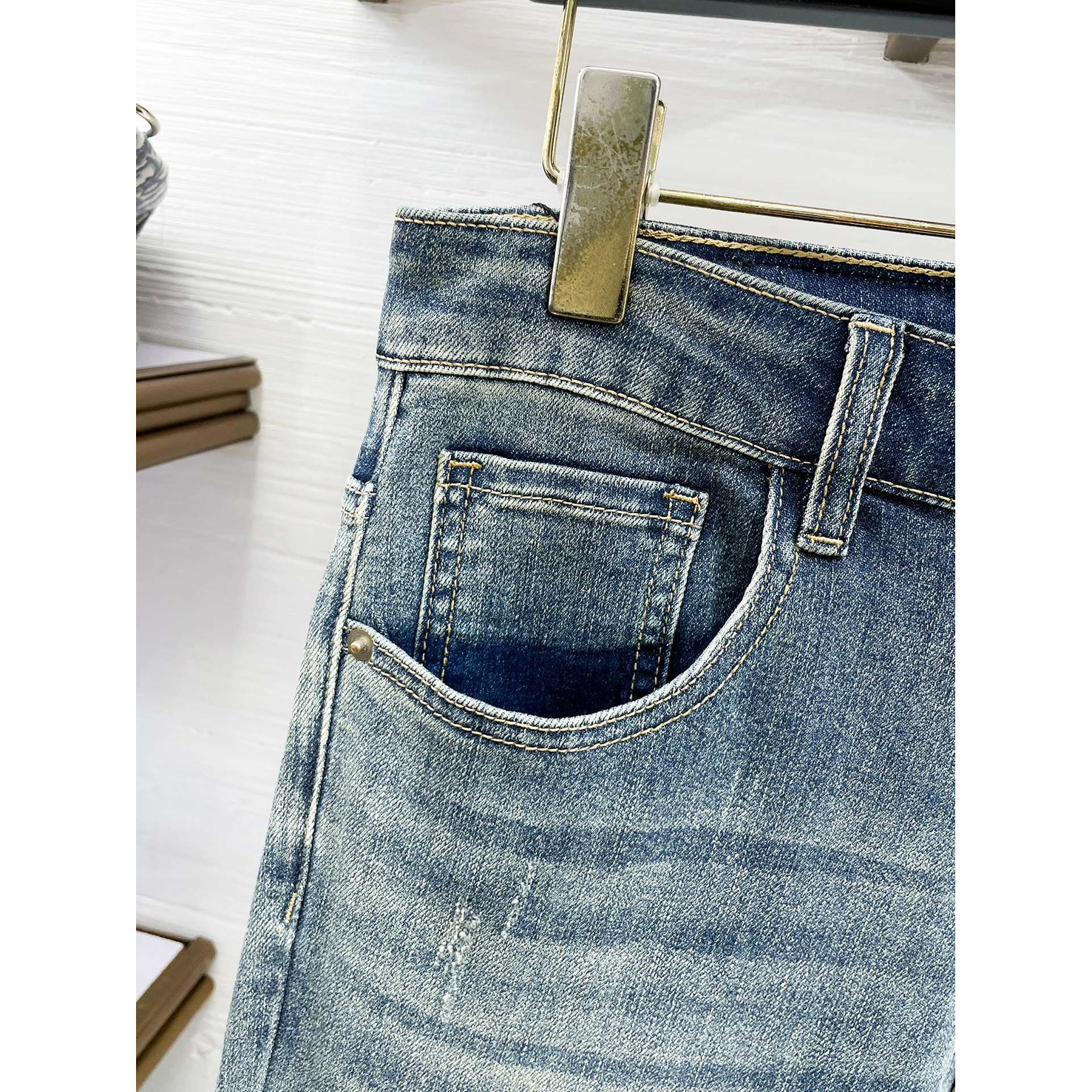 <p>BURBERRY&nbsp;高品质牛仔裤(淺藍)</p>