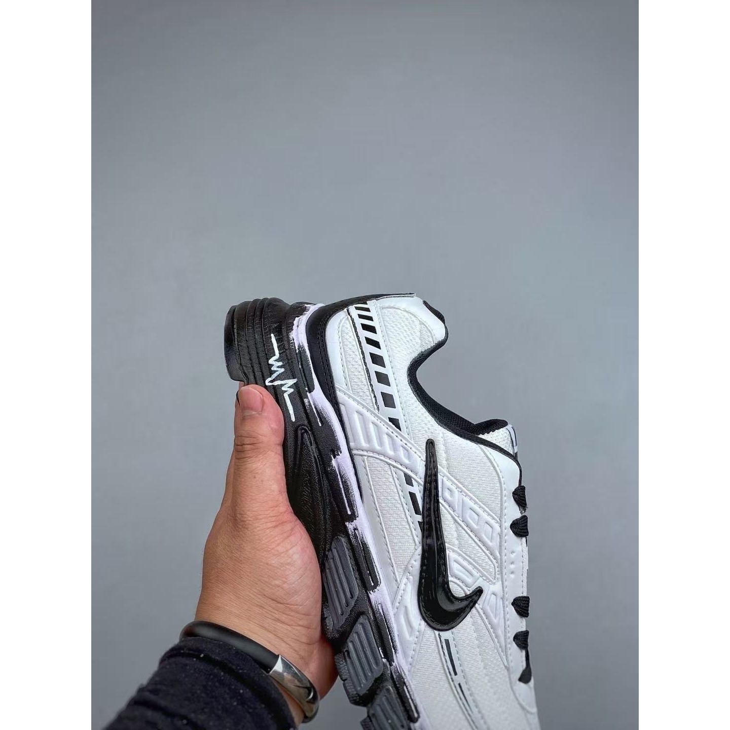 <p>NIKE INITIATOR 舒适老爹鞋 (白)</p>