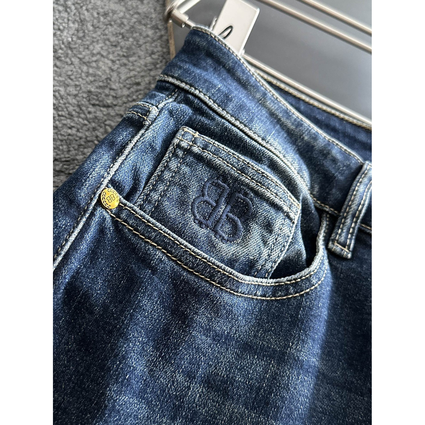 <p>Balenciaga 高品质牛仔裤</p>