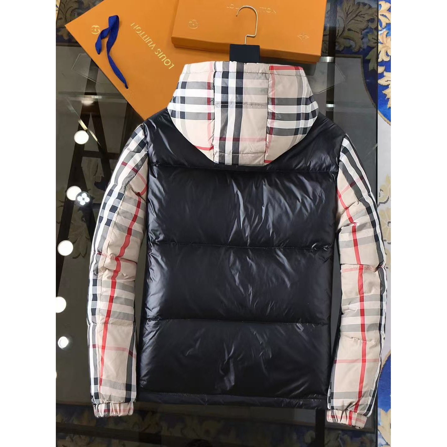 <p>BURBERRY 新款羽绒服(卡其)</p>