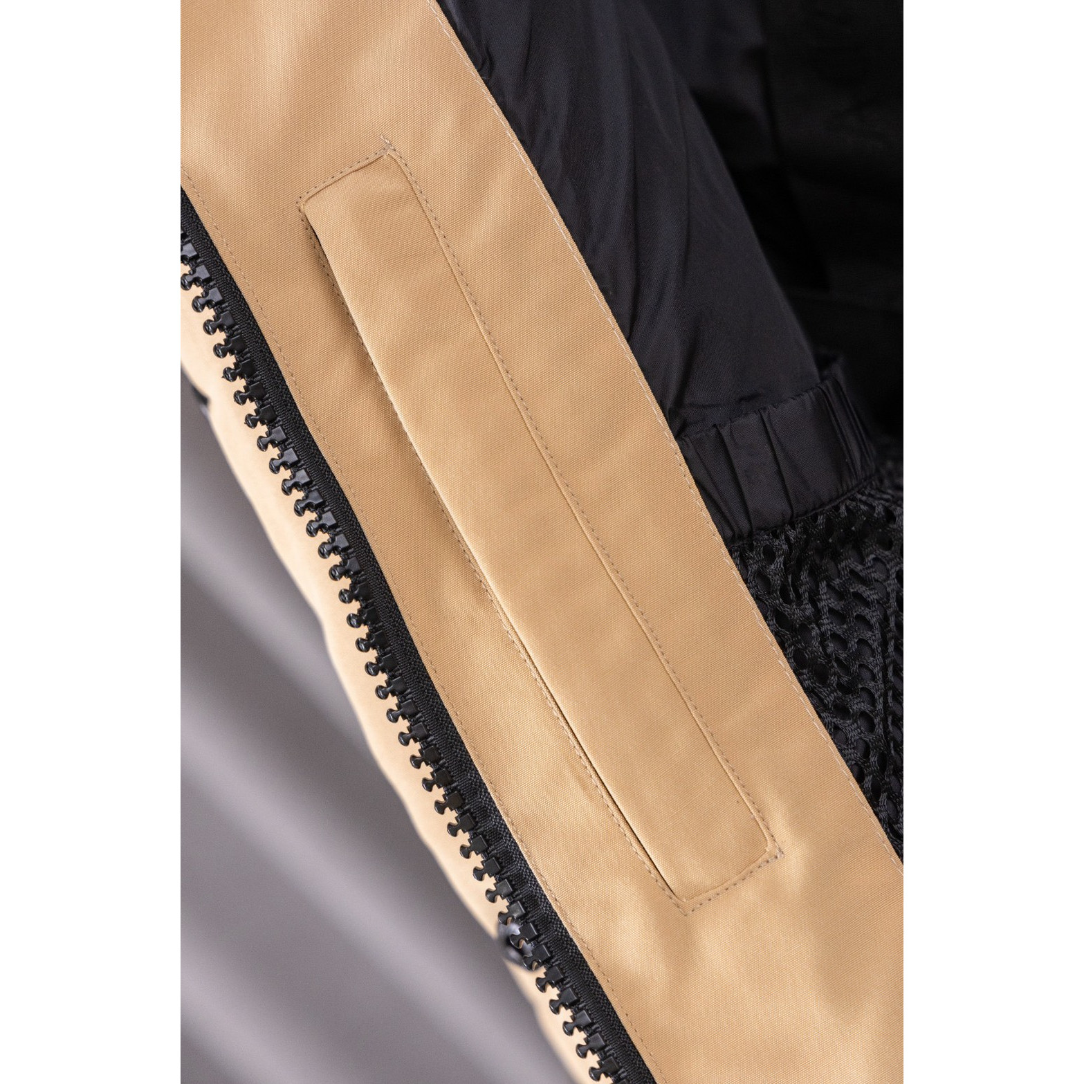 <p>Canada Goose Junction Cropped Puffer 2066 短款羽绒服(卡其色 )</p>