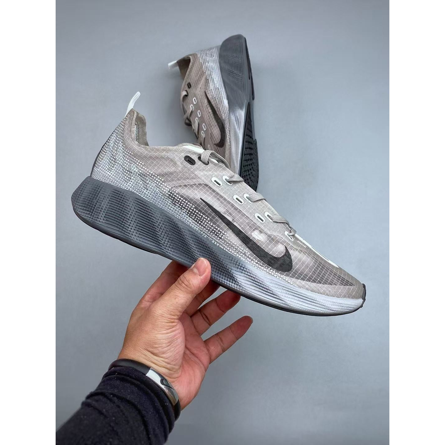 <p>Nike AVA X 透气支撑跑步鞋(褐色)</p>