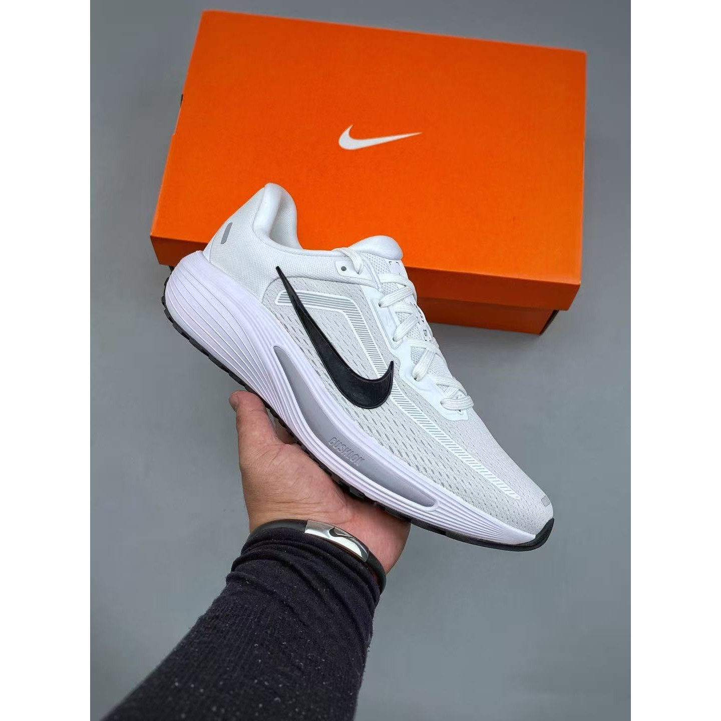 <p>Nike Quest 7 休闲慢跑鞋(白)</p>