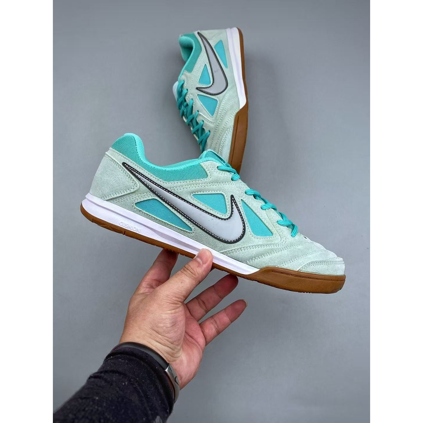 <p>NIKE GATO 低帮生活休闲鞋&nbsp;</p>