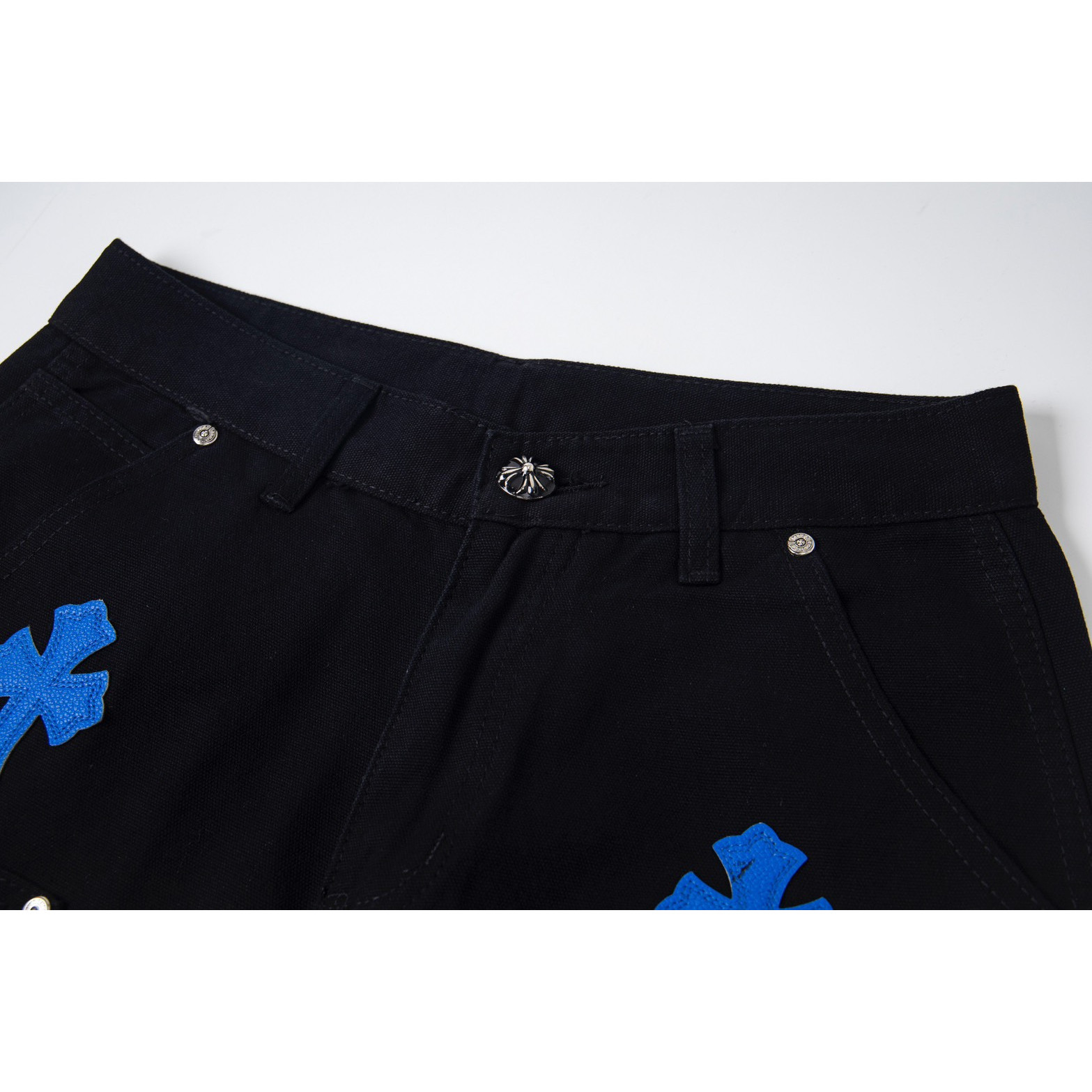 <p>CHROME HEARTS 伐木重工蓝色豹纹十字架牛仔裤(1750#)</p>