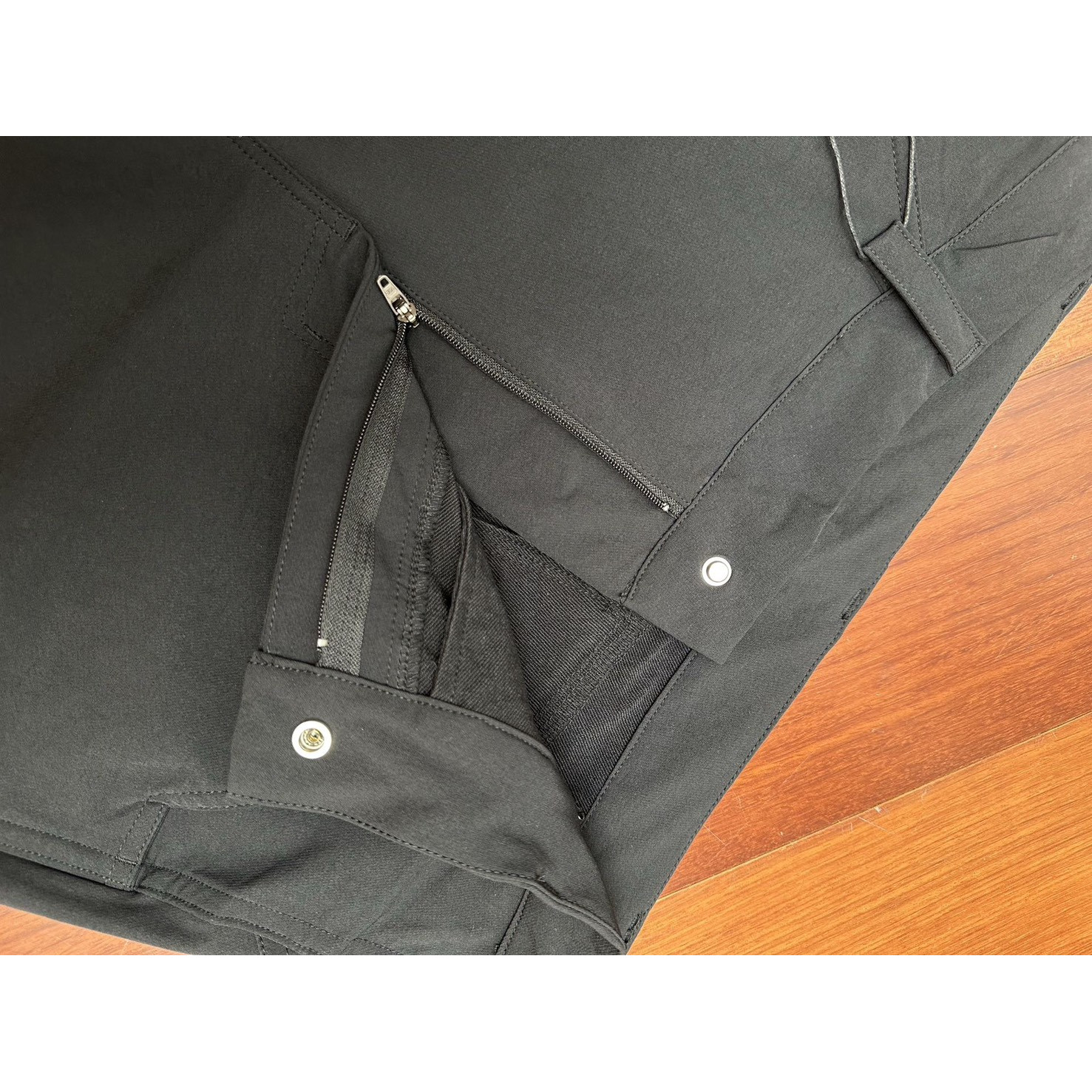 <p>ARC'TERYX 户外机能防风防泼水多口袋休闲长裤</p>