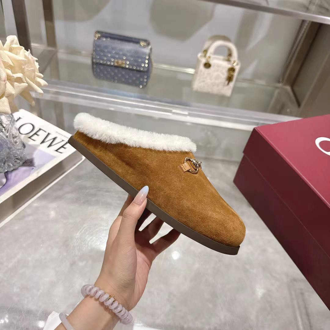 <p>GUCCI 穆勒羊毛拖鞋</p>