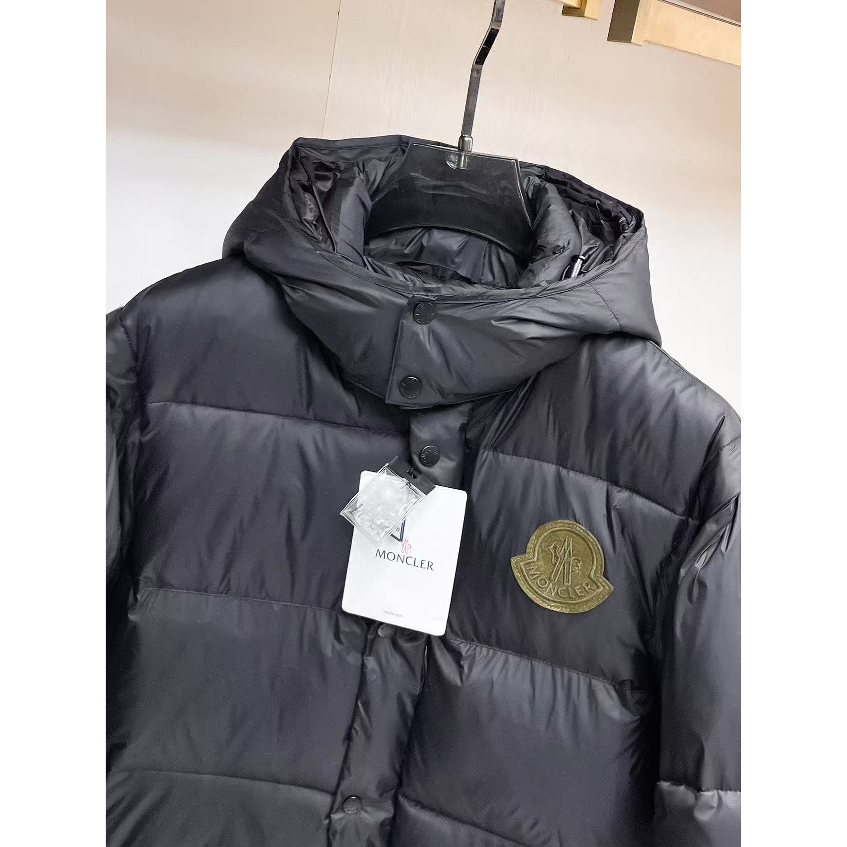 <p>MONCLER 秋冬新款羽绒服(黑)</p>