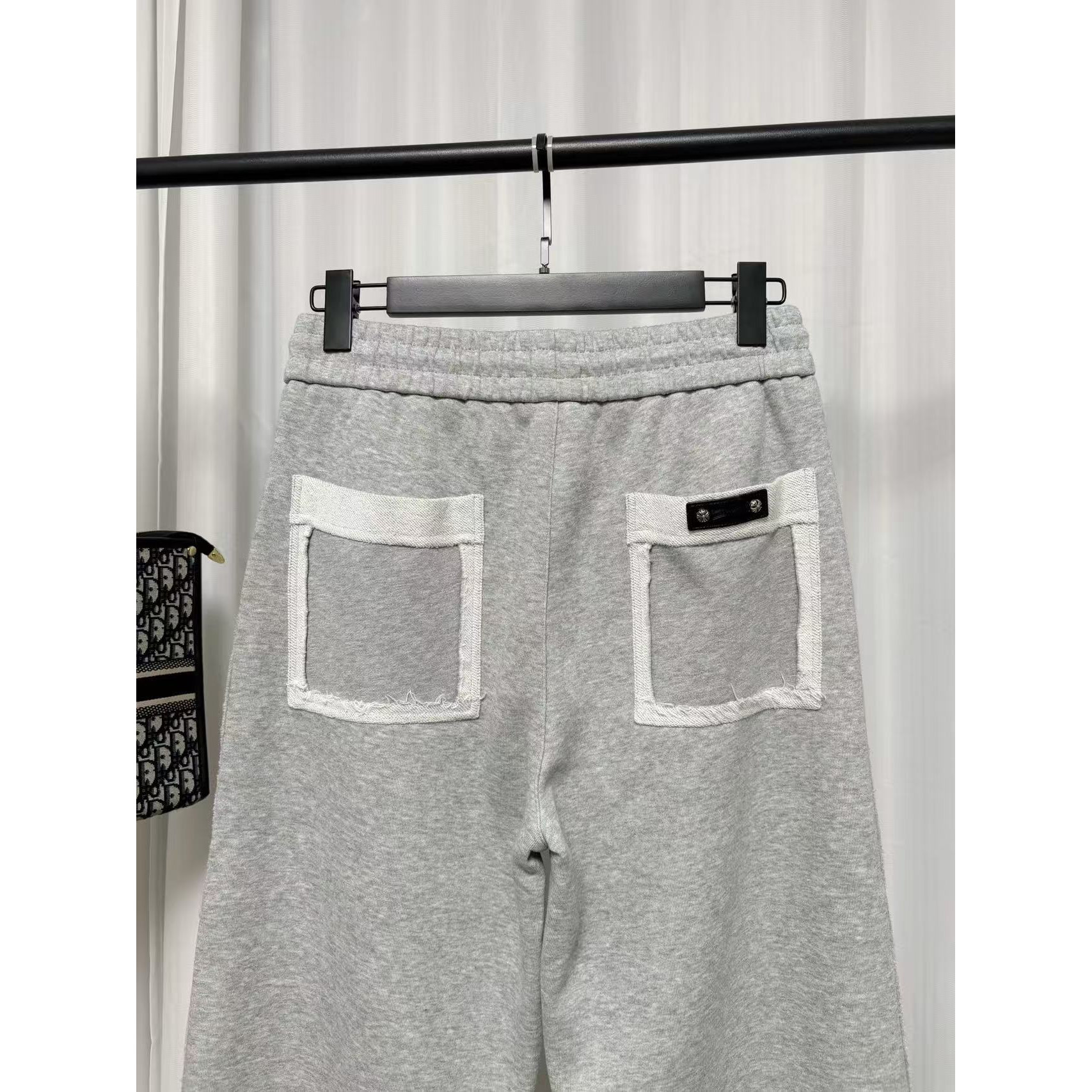 <p>Chrome Hearts 休闲长裤(灰)</p>