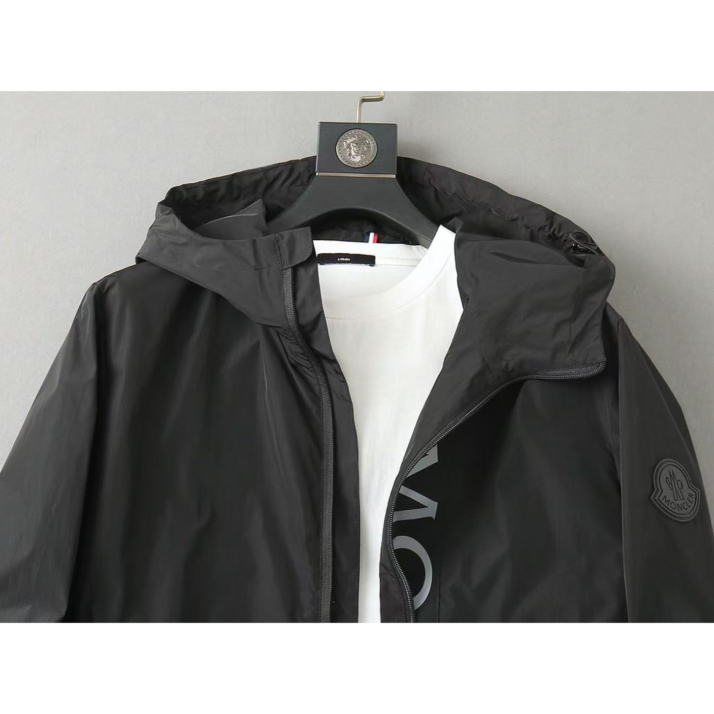 <p>MONCLER&nbsp;男士夹克外套(黑)</p>