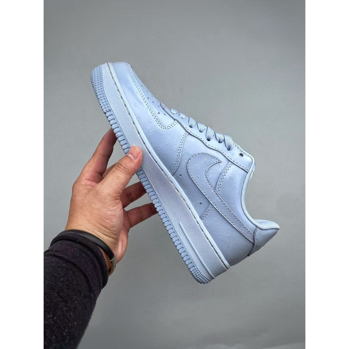 <p>&nbsp;Nike Air Force1 07 low&nbsp; (藍)</p>
