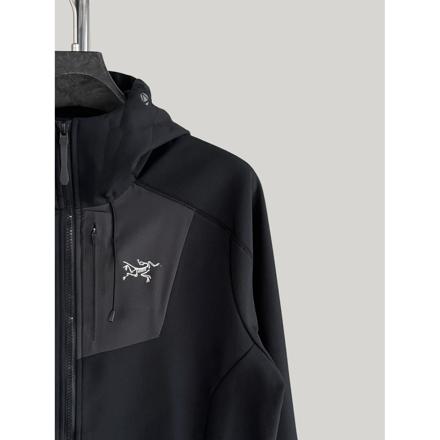 <p>Arc'teryx 软壳加薄绒冲锋衣(黑)</p>
