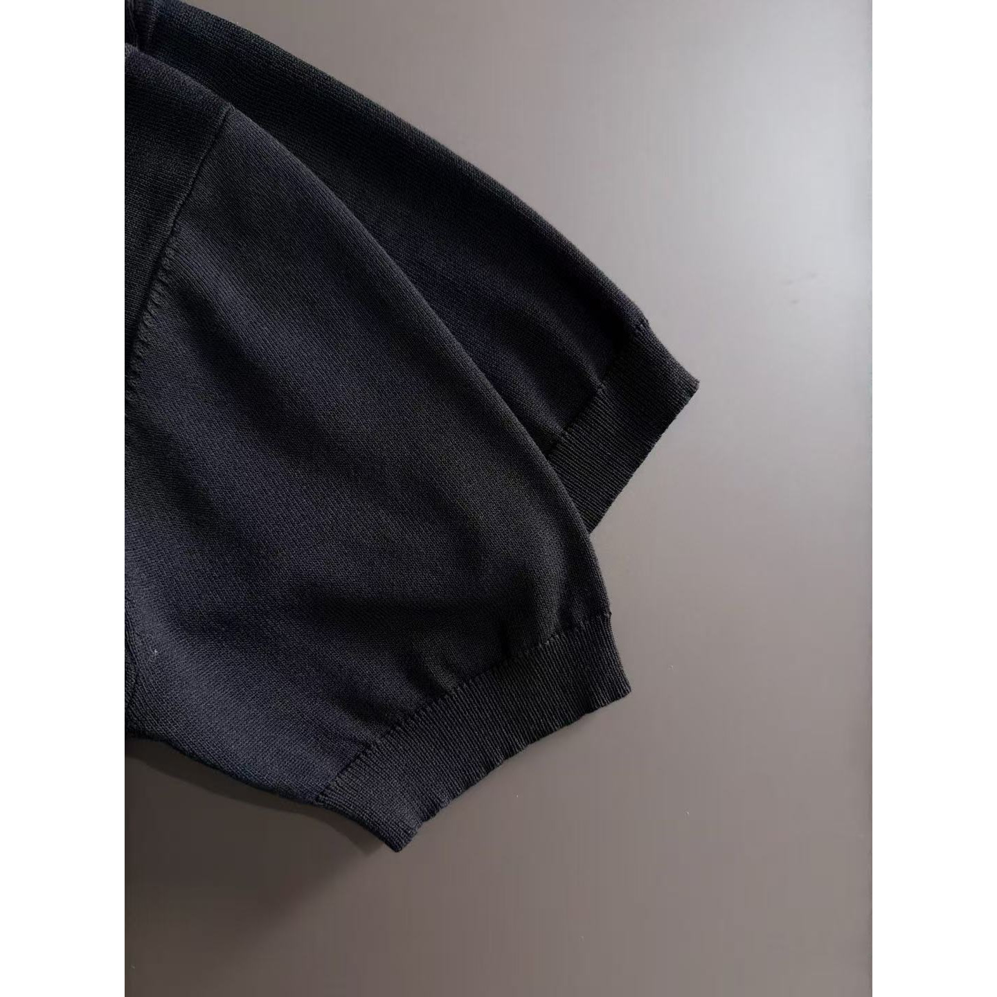 <p>Balenciaga 男款短袖T恤(786928)</p>