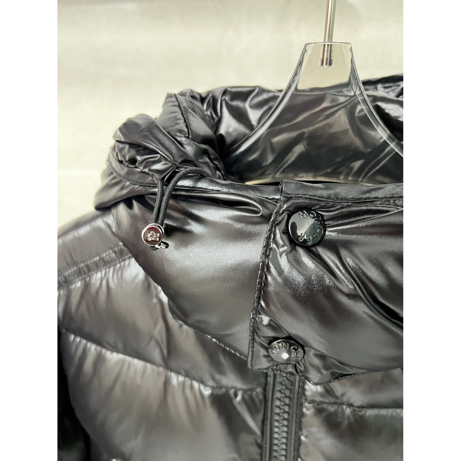 <p>Moncler 羽绒服 (黑)</p>