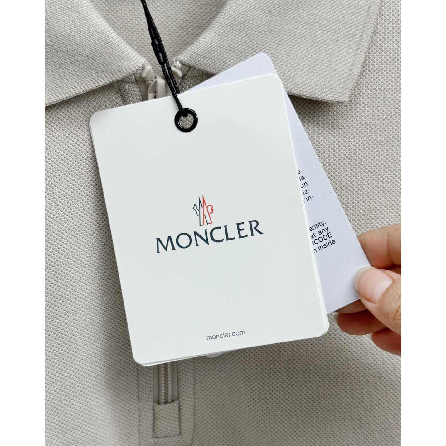 <p>MONCLER&nbsp;短袖翻领polo衫(杏)</p>