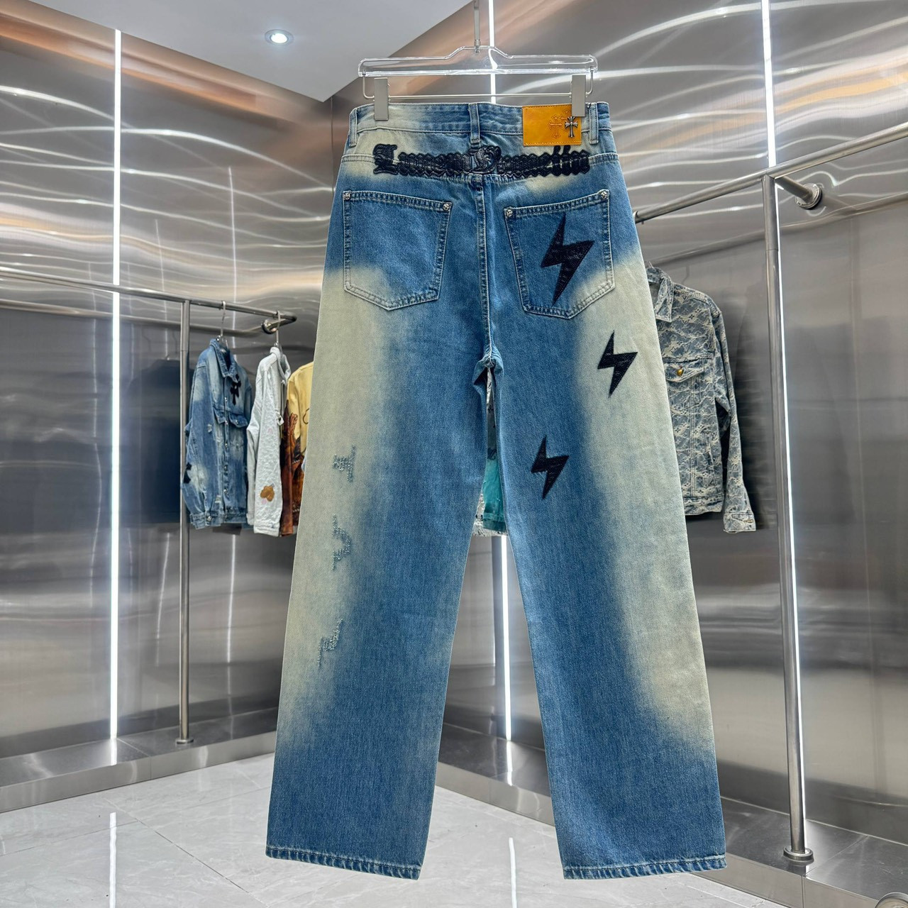 <p>CHROME HEARTS&nbsp;牛仔裤</p>