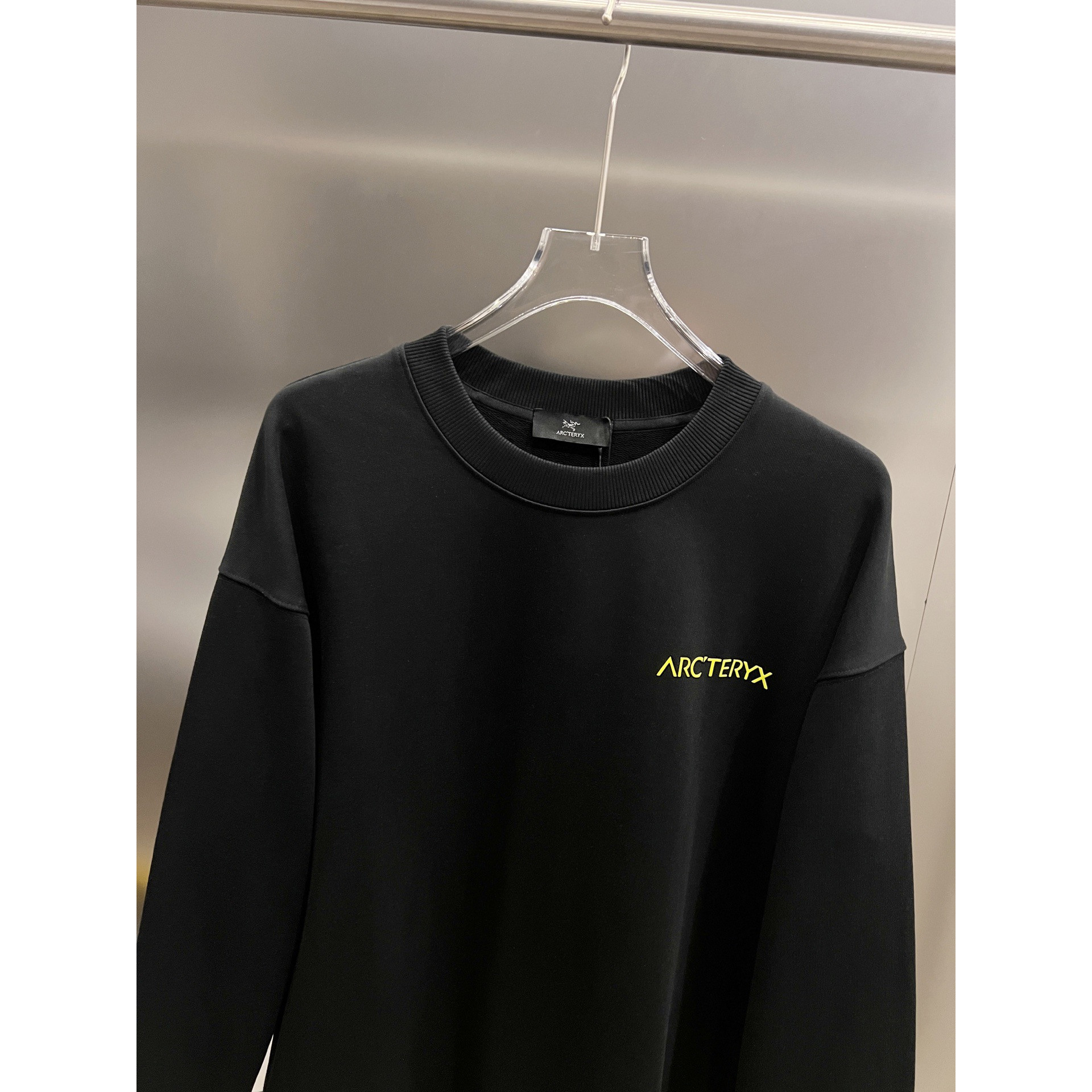 <p>Arc'teryx 圆领长袖卫衣(黑)</p>