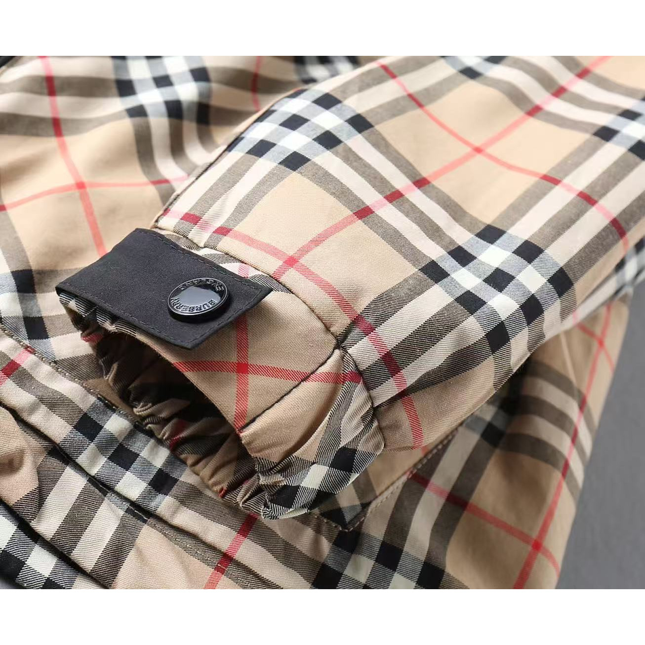 <p>BURBERRY 男士夹克外套(800825)</p>