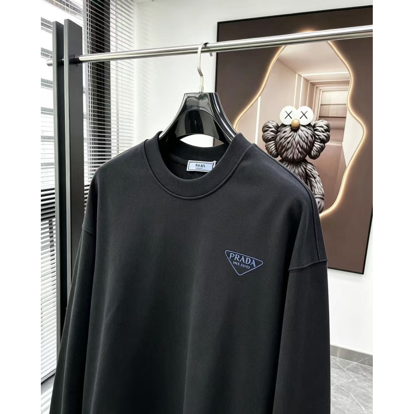 <p>PRADA&nbsp;圓領長袖T恤(黑)</p>