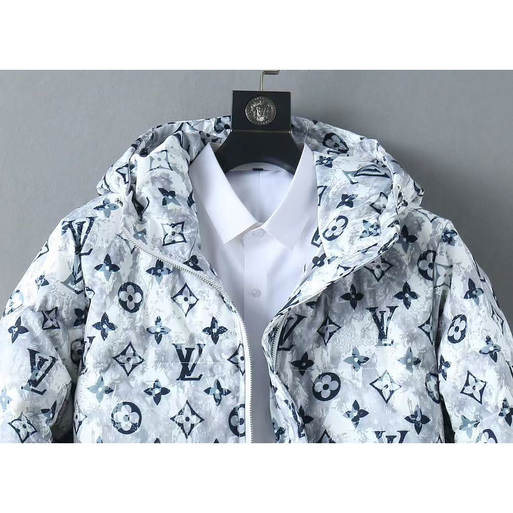 <p>LV 新款羽绒服(白)</p>