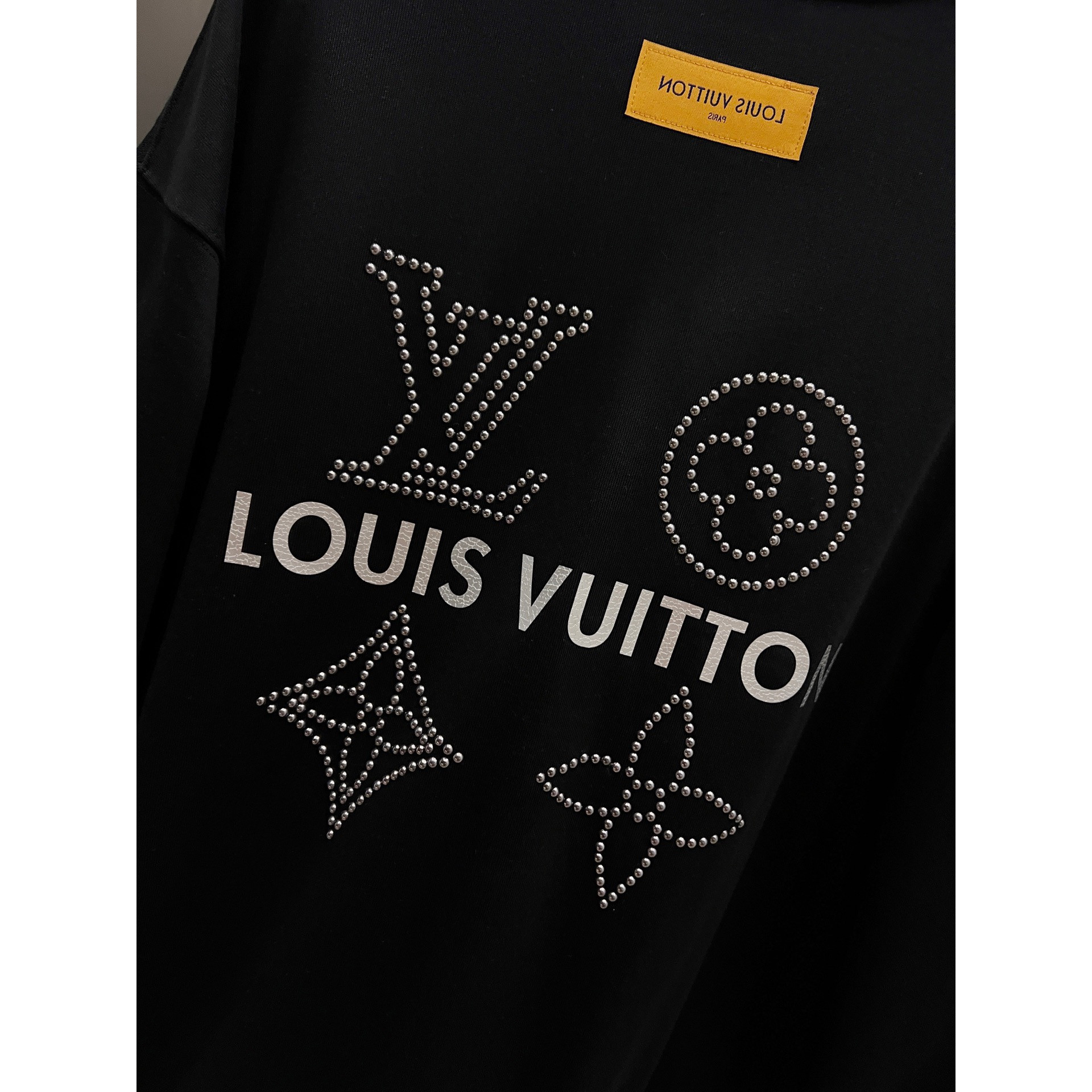 <p>LV 圆领长袖卫衣(黑)</p>