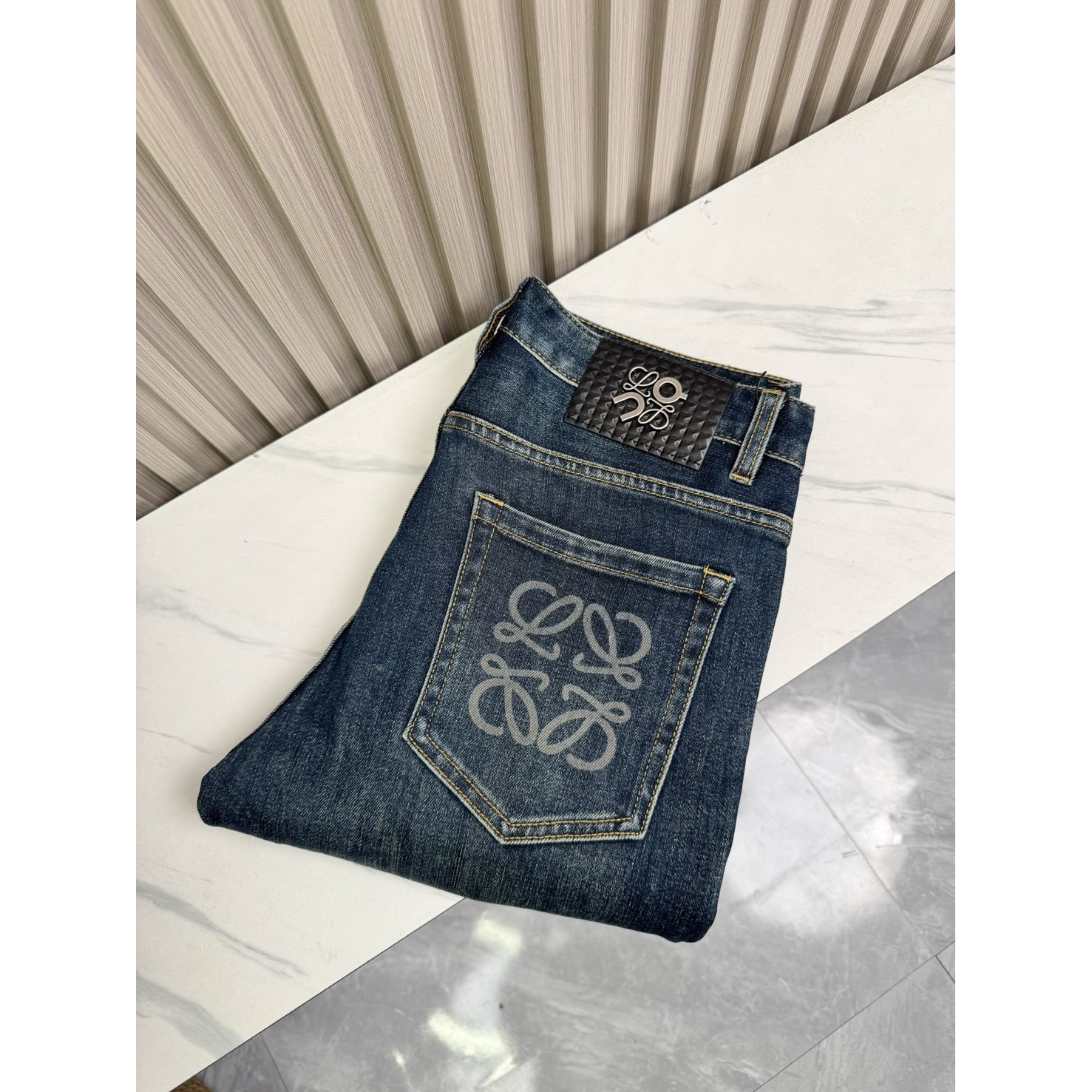 <p>LOEWE 牛仔褲</p>