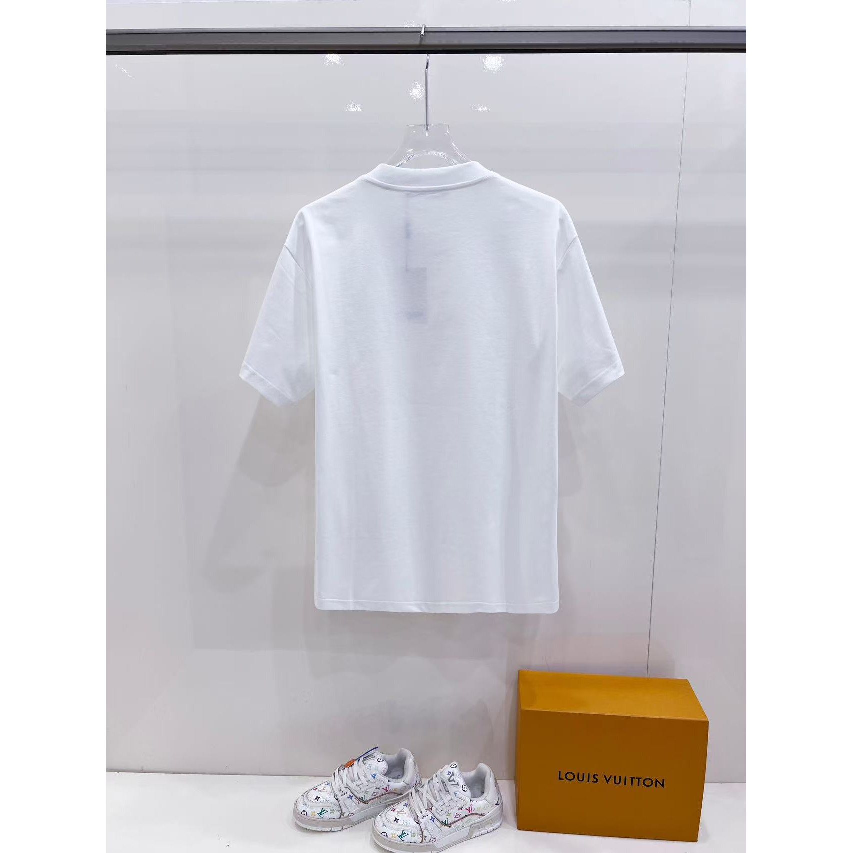 <p>GIVENCHY&nbsp;短袖圆领T恤(白)</p>