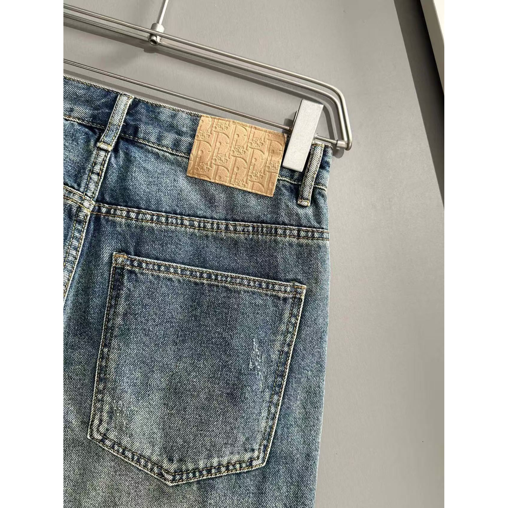 <p>DIOR&nbsp;四季款经典牛仔裤直筒长裤(藍)</p>