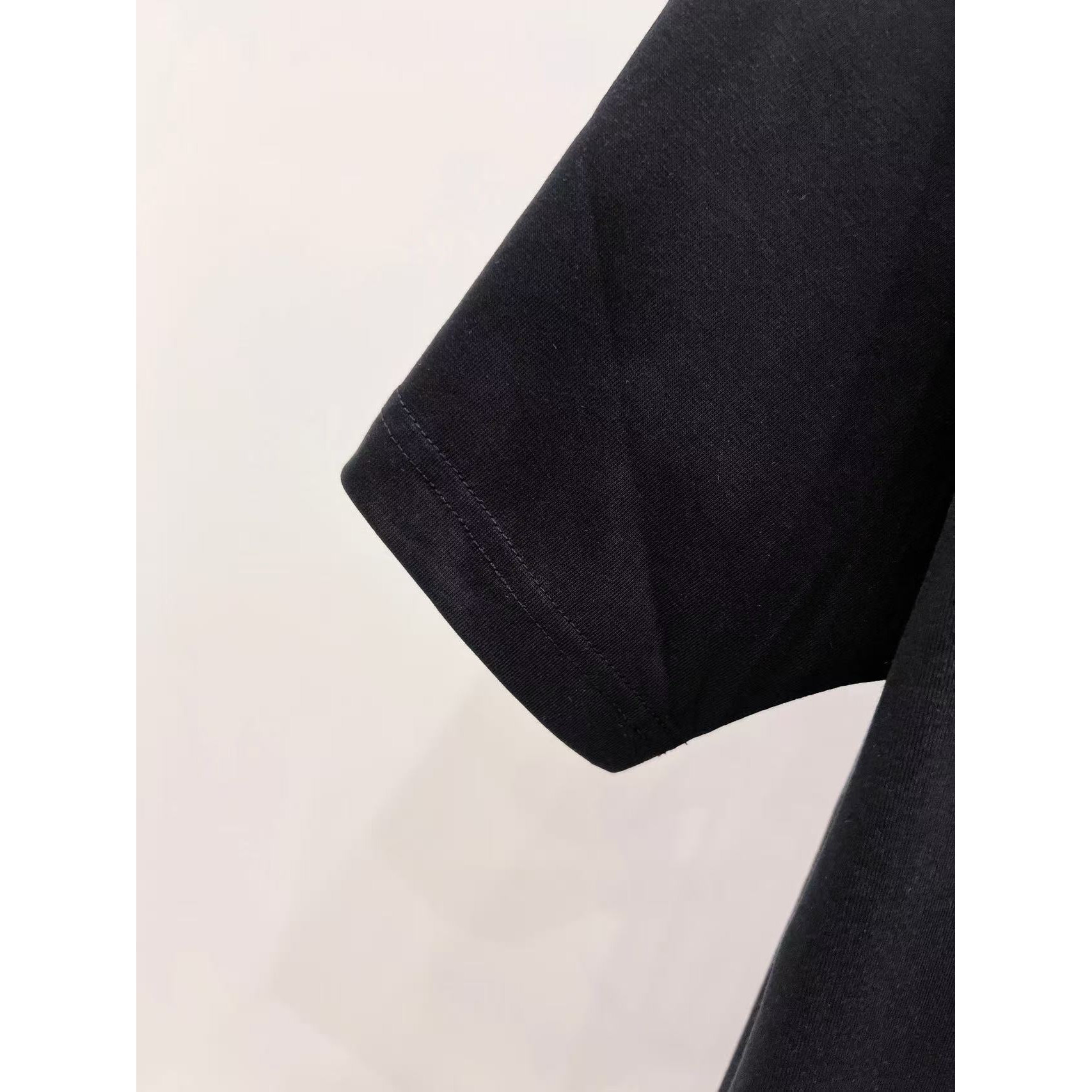 <p>FENDI 扑克牌印花短袖t恤(黑)&nbsp;</p>