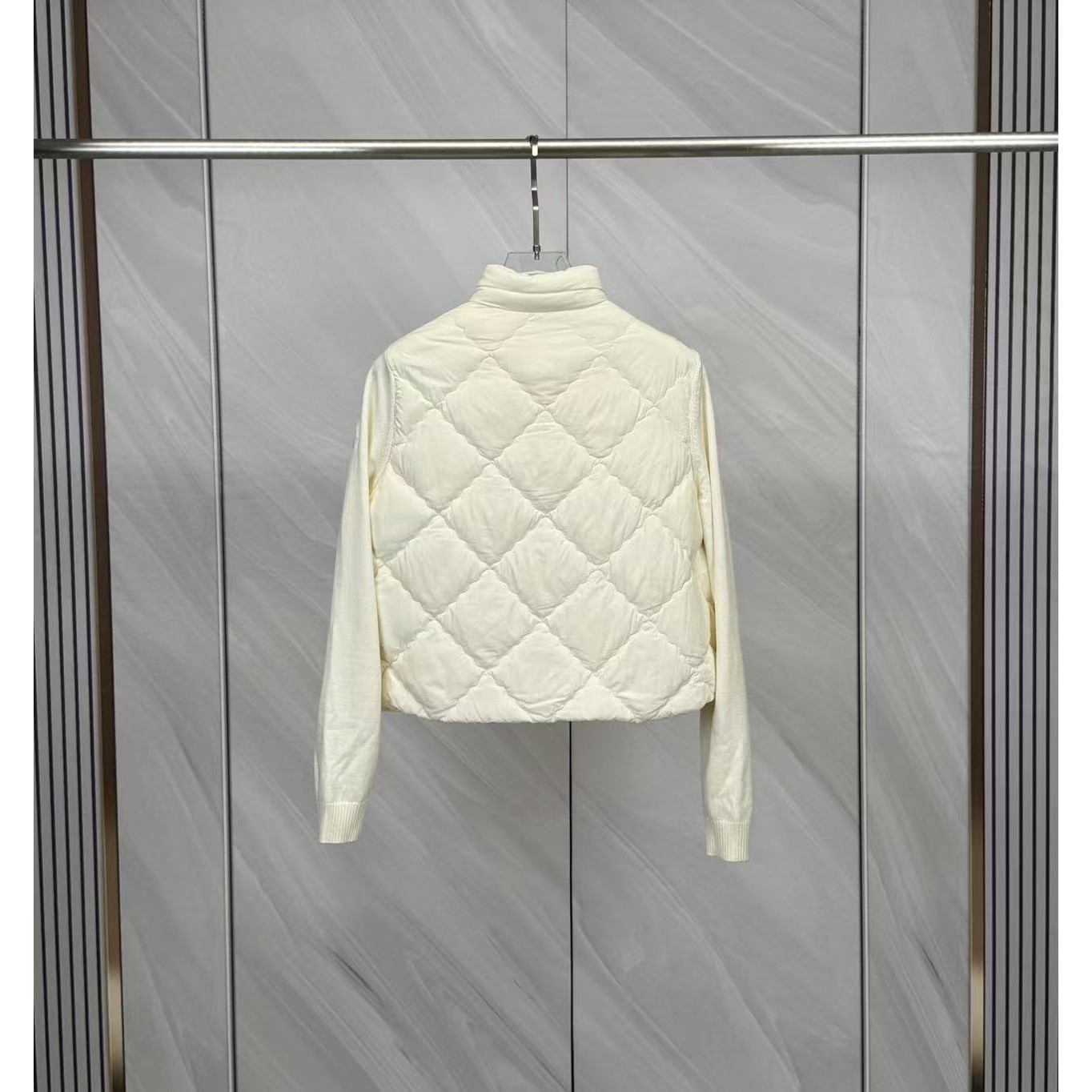 <p>Moncler 针织拼接羽绒服(粉)</p>