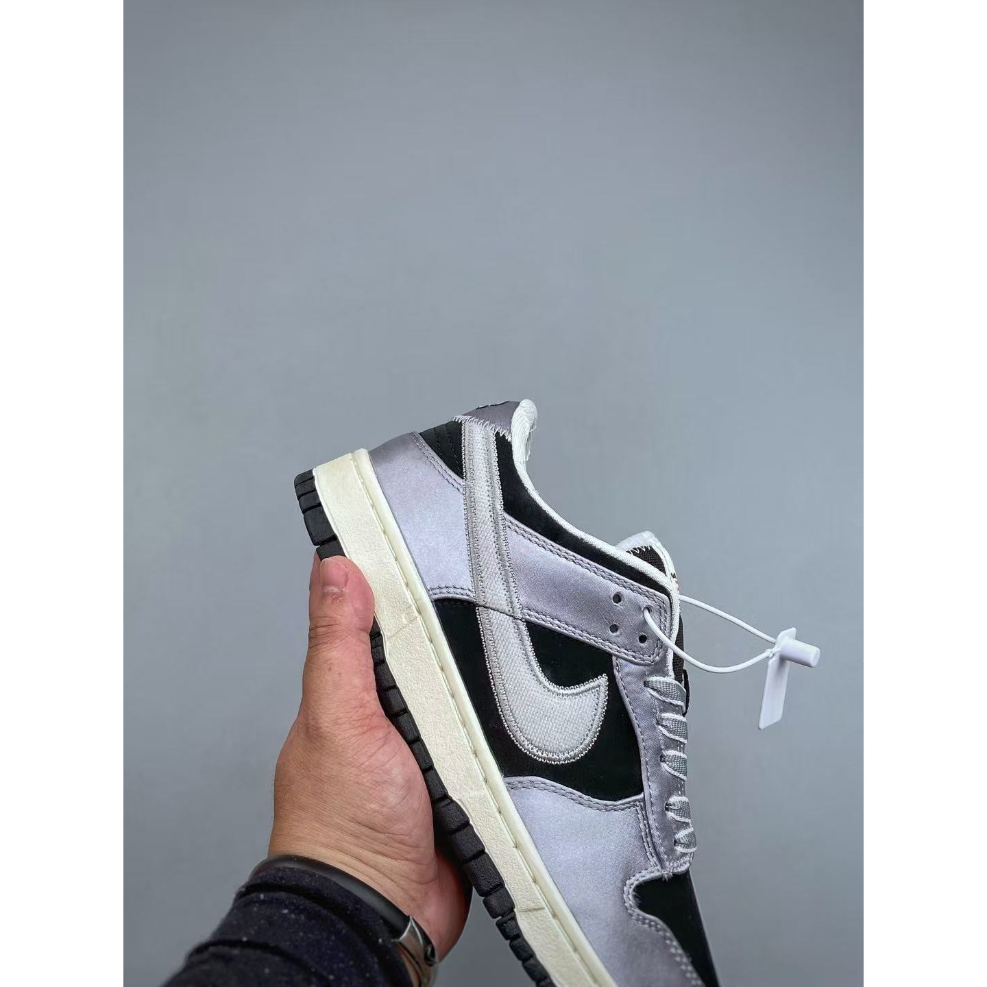 <p>Nike Dunk Low 低帮休闲板鞋(黑)</p>