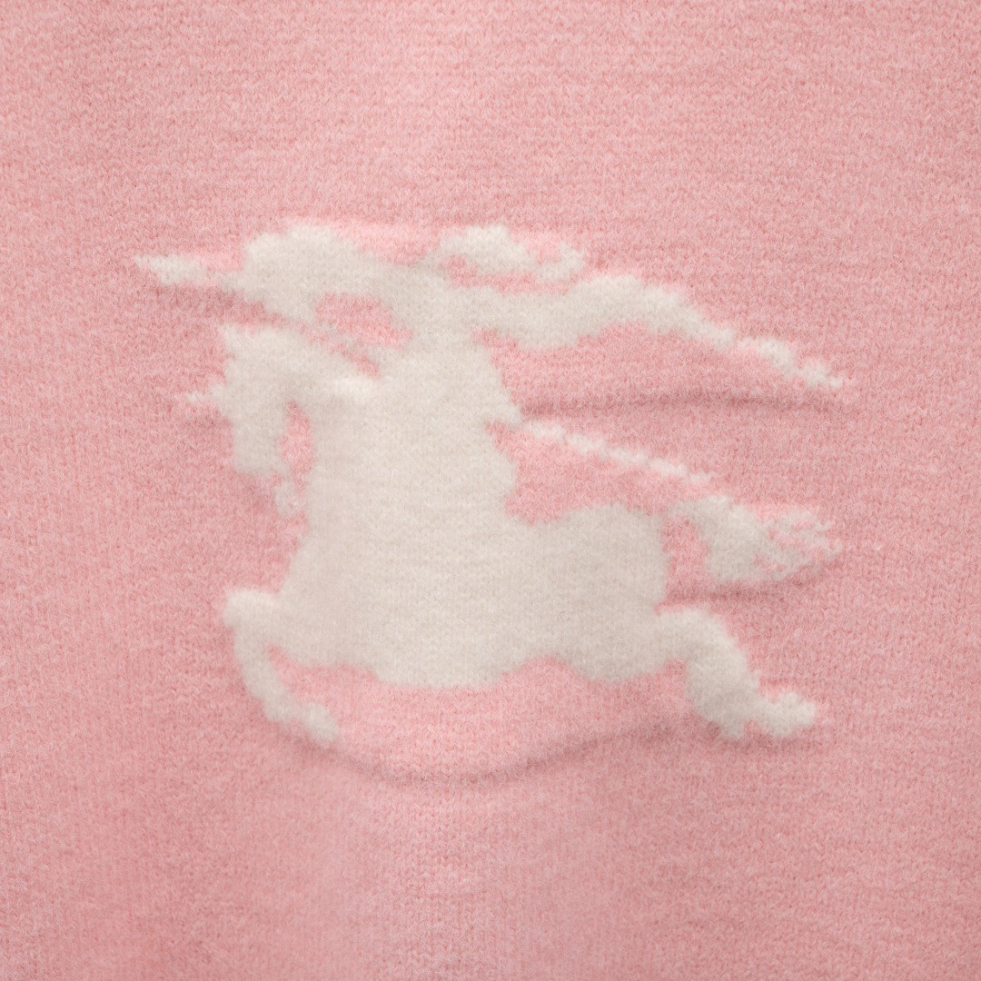 <p>BURBERRY&nbsp;战马 LOGO长袖毛衣(粉)</p>