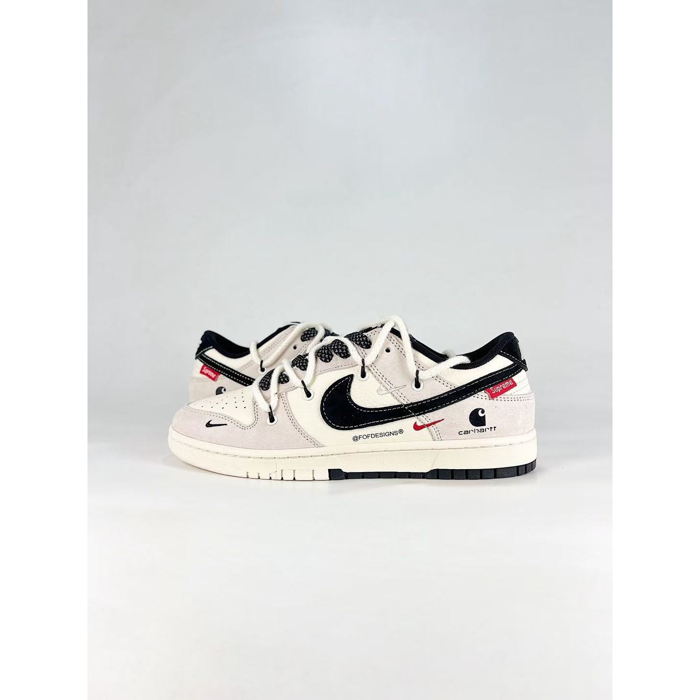 <p>NIKE DUNK SB LOW 全新配色&nbsp;</p>