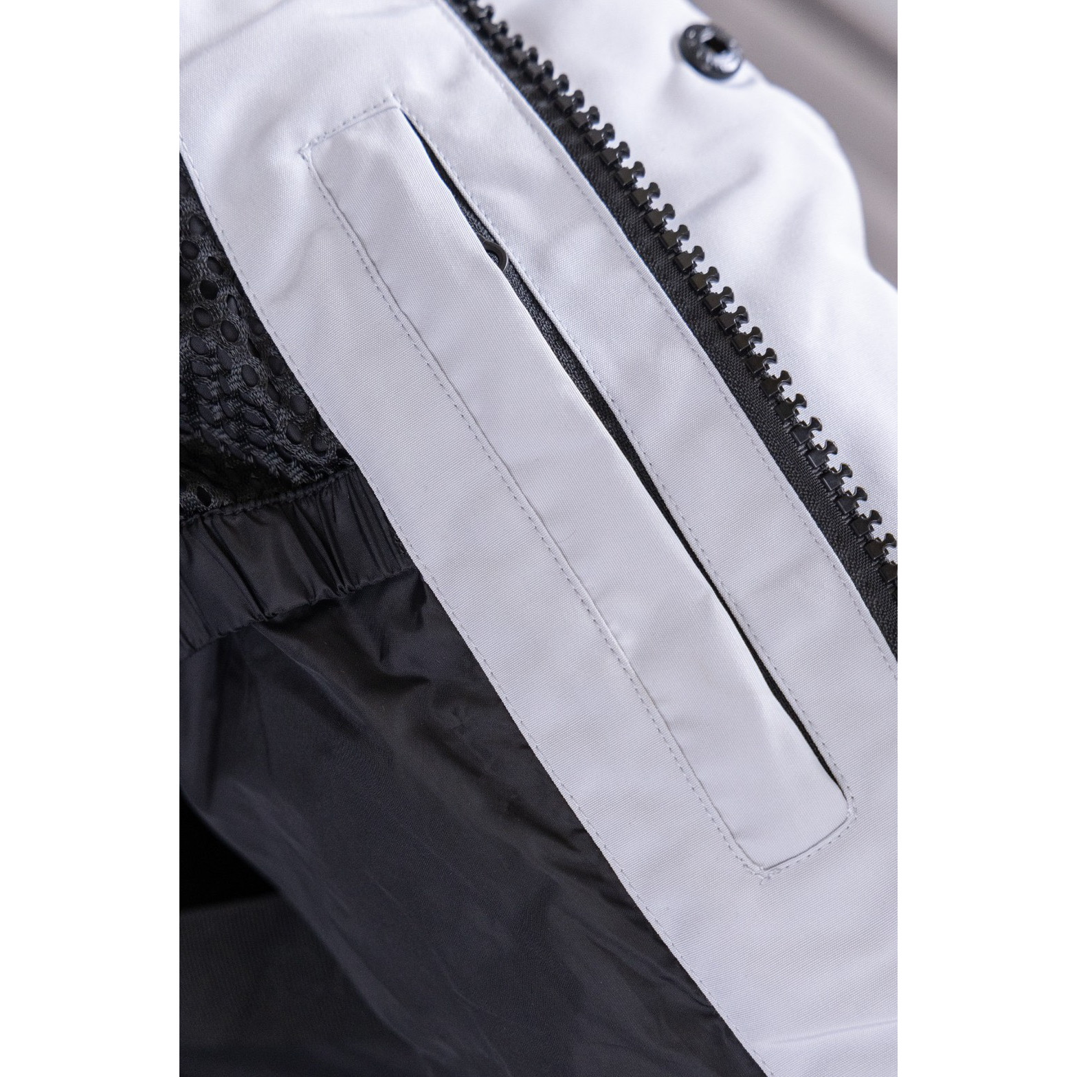 <p>Canada Goose Junction Cropped Puffer 2066 短款羽绒服(白色)</p>