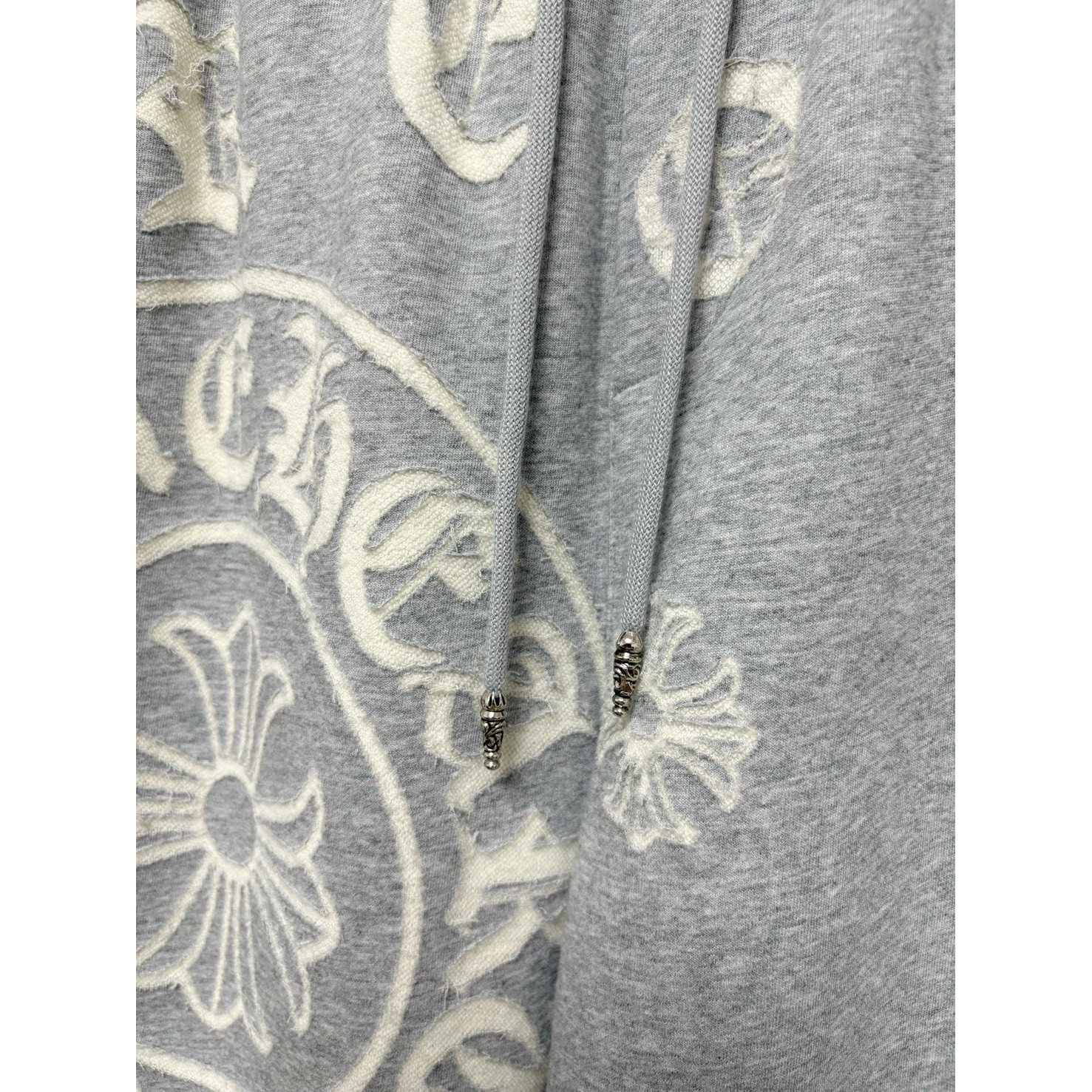 <p>&nbsp;Chrome Hearts 烧花工艺休闲长裤(灰)</p>