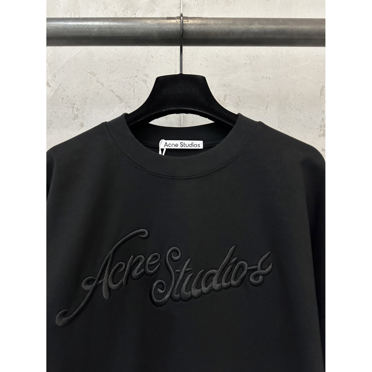 <p>Acne Studio 立体字母刺绣徽标圆领长袖T恤(黑)</p>