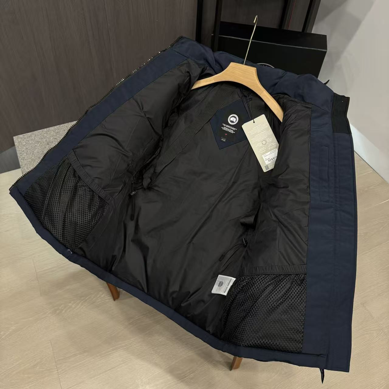 <p>Canada Goose Chelse*派克大衣羽绒服(藏青)</p>