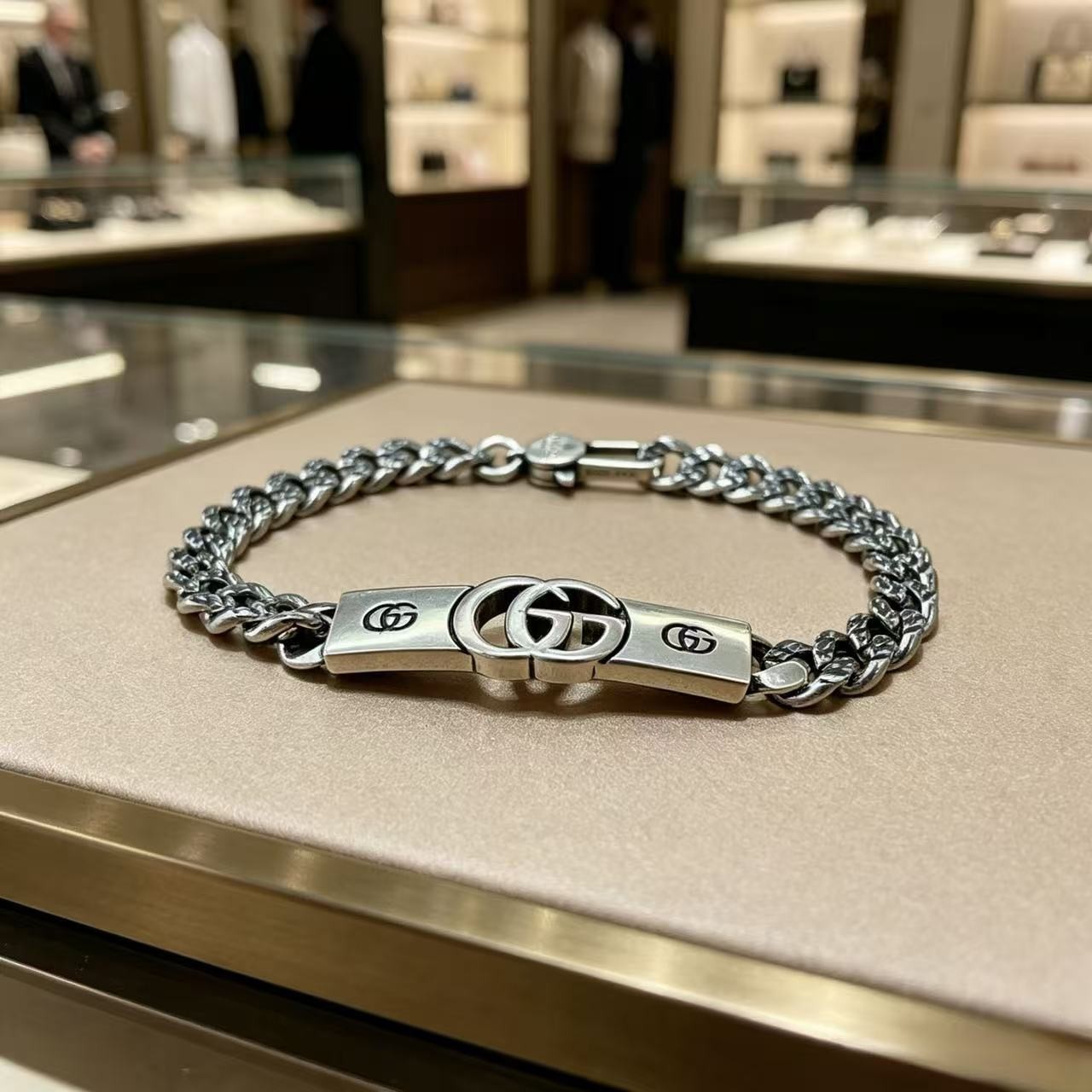 <p>GUCCI&nbsp;手链</p>