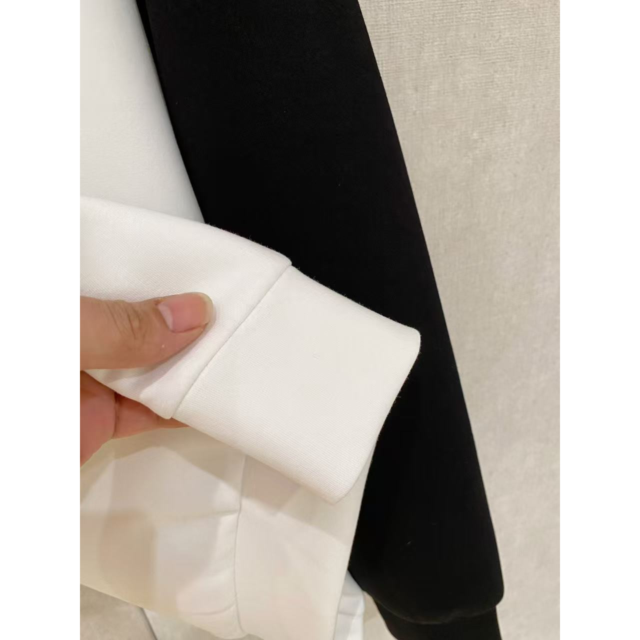 <p>DIOR 太空棉卫衣</p>