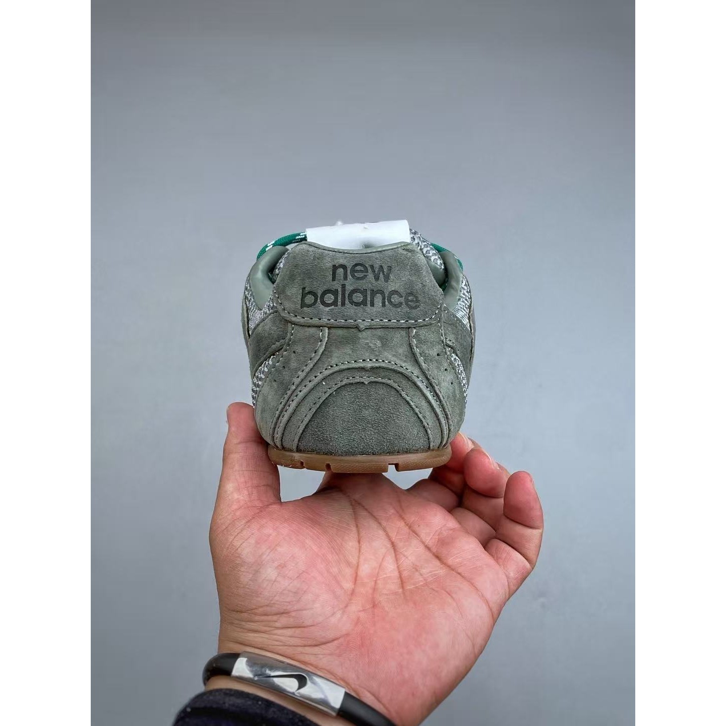 <p>MiuMiu x New Balance 低帮生活休闲鞋(墨綠)&nbsp;&nbsp;</p>