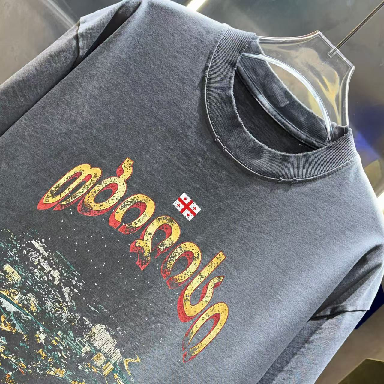 <p>Balenciaga 洗水磨破短袖T恤(洗水灰)</p>