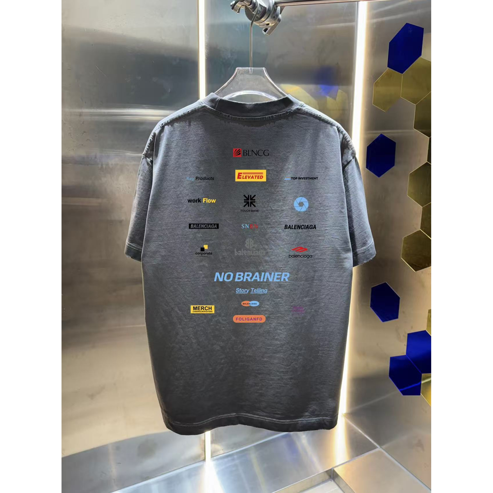 <p>Maison Margiela 洗水磨破短袖T恤(洗水灰)</p>