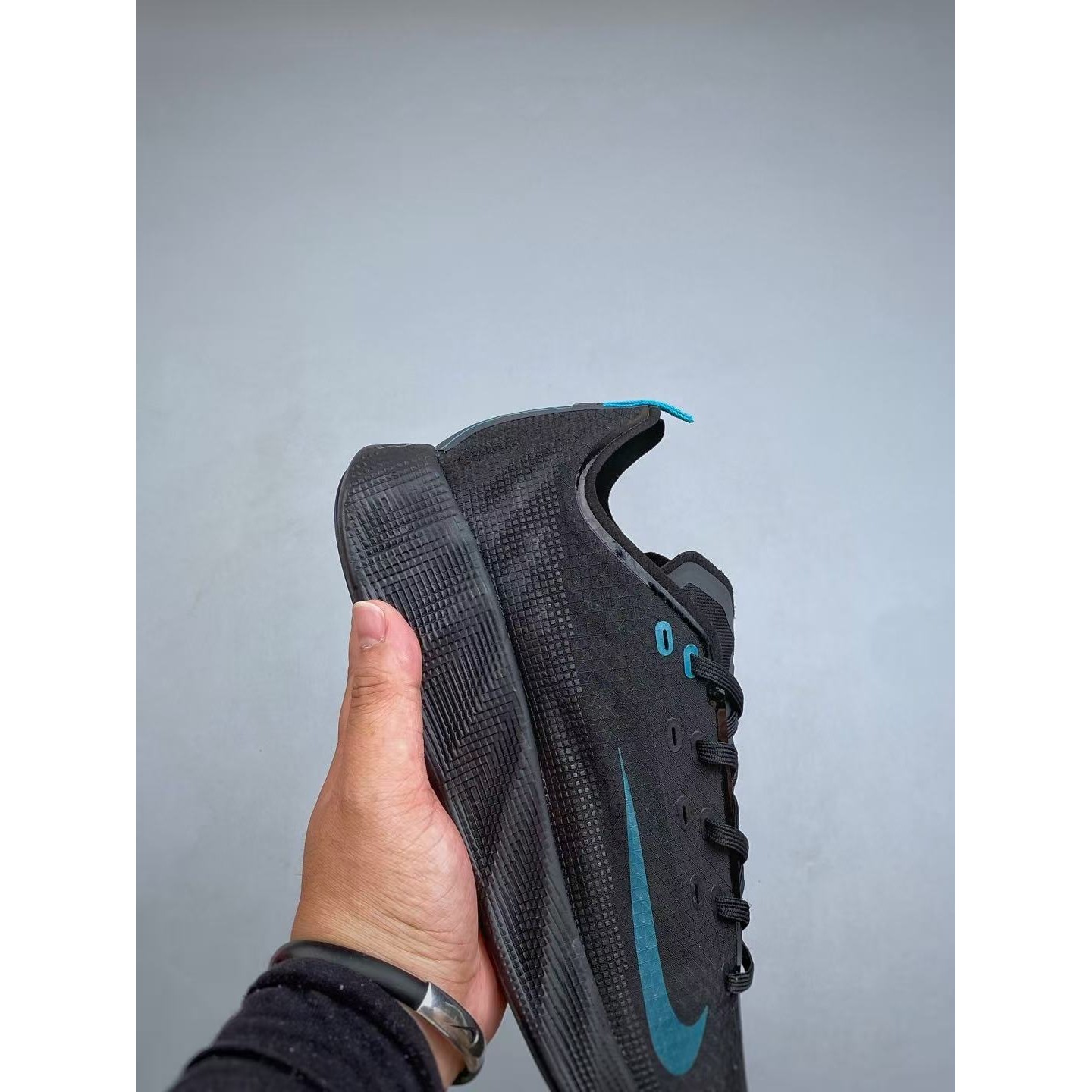 <p>Nike AVA X 透气支撑跑步鞋(黑藍)</p>